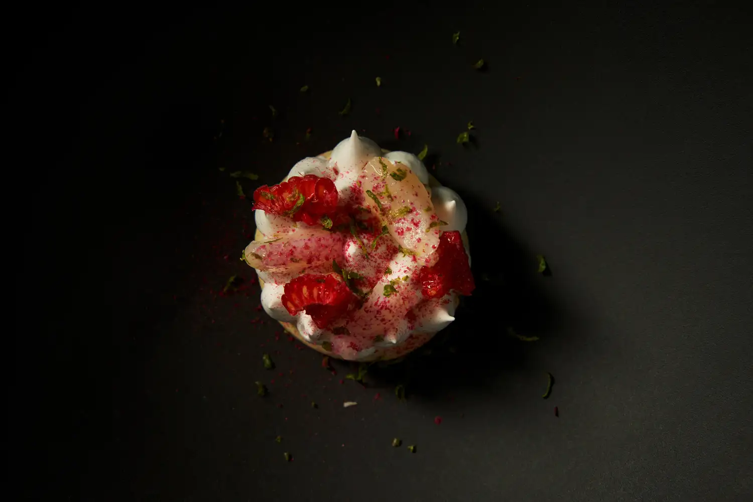 Moderne Vorspeise mit Kimchi und Brioche – Alsterinsel Restaurant Hamburg