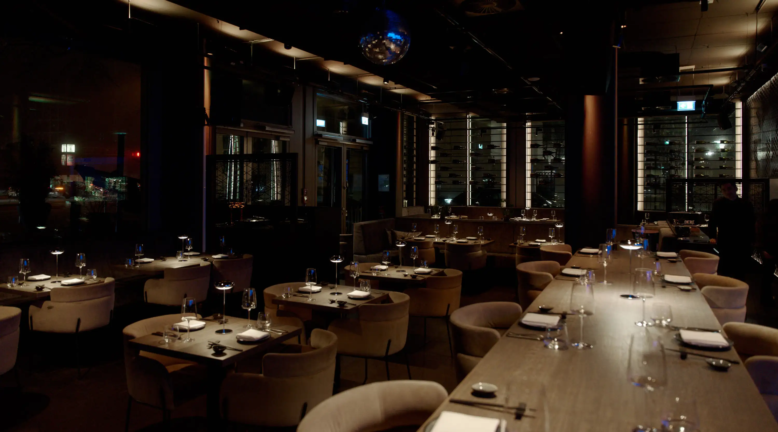 Gesamtansicht Restaurant bei Nacht